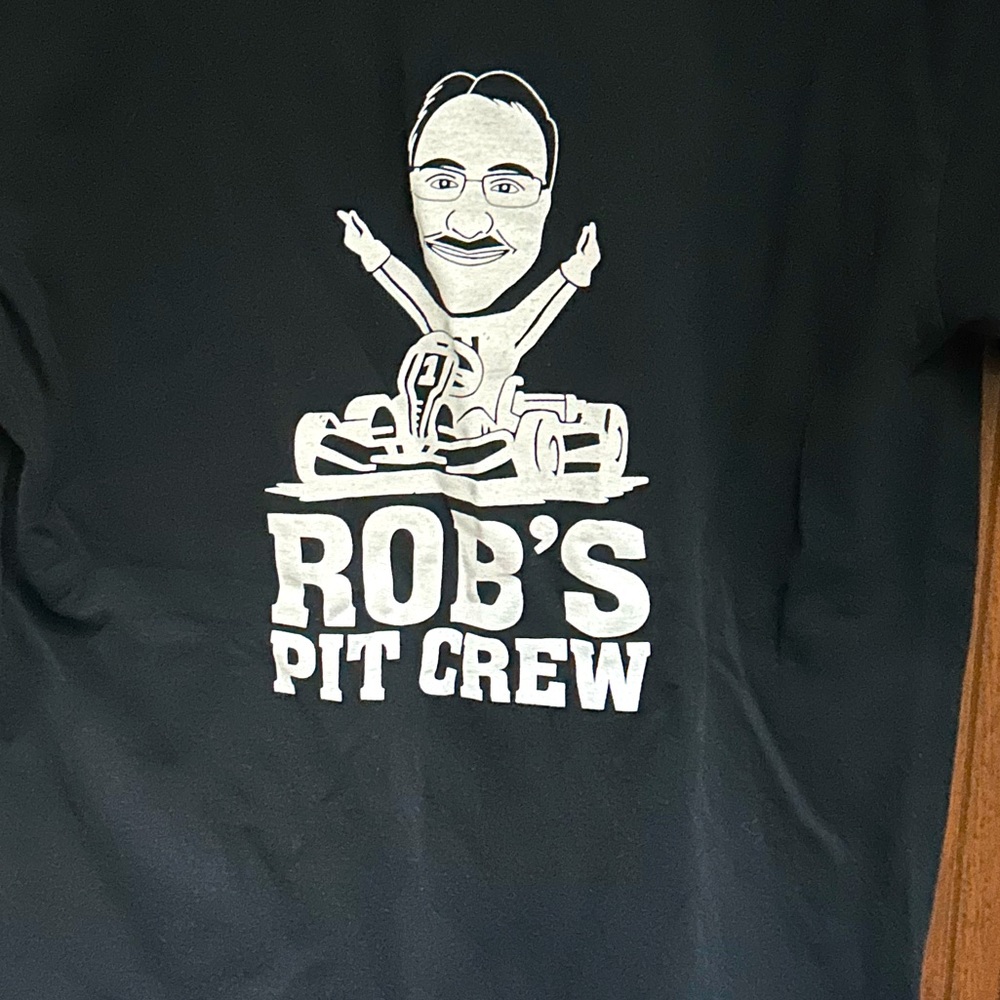 💜 CLEARANCE 2/5 VTG Bob’s Pit crew Hoosier Jiffy print graphic tee. Size M